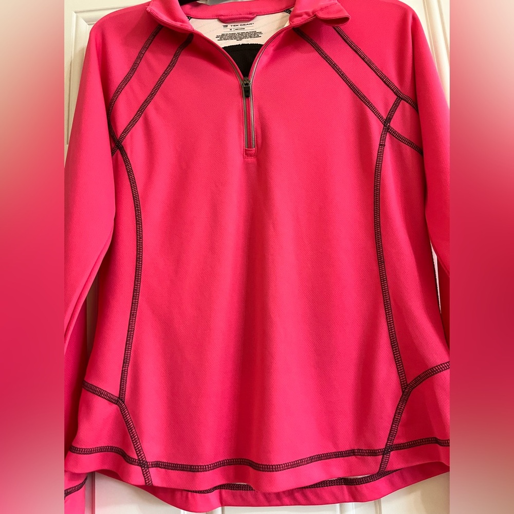 Tek Gear Hot pink women size medium 1/4 zip pull over.